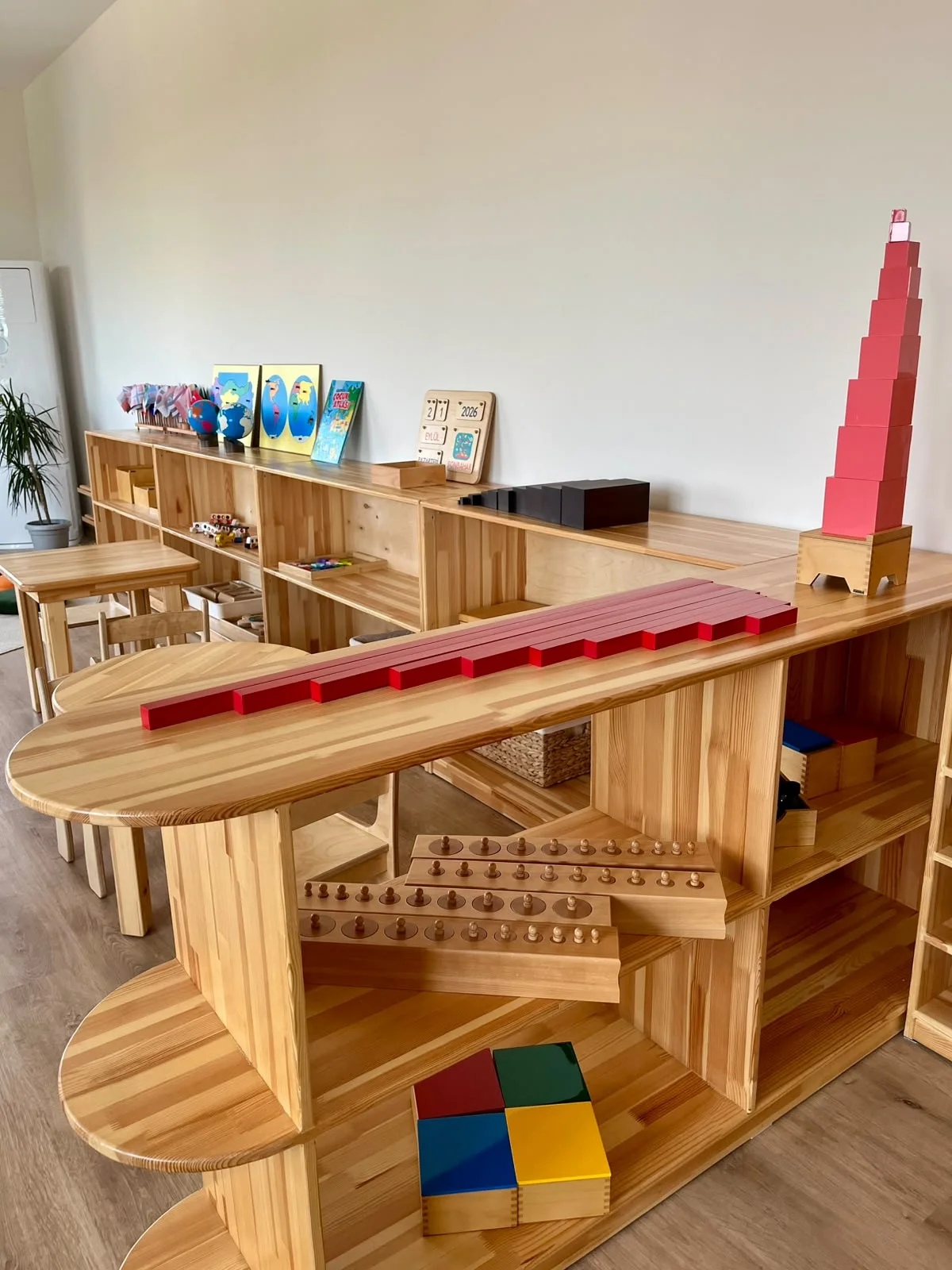 Montessori sınıfı ve materyalleri